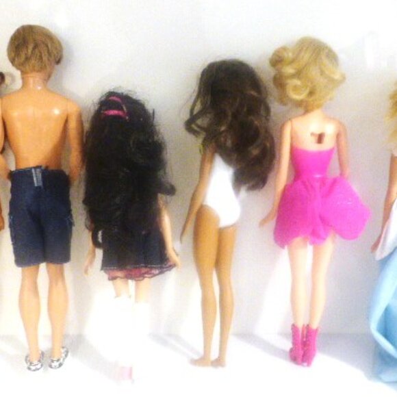 TYS1 - Lot of 6 BARBIES Barbie CLOTHS Barbie Collection Bratz Barbie Accessories - Picture 11 of 11